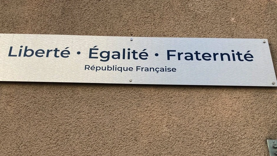 Sloboda, jednakost, bratstvo, moto Republike Francuske | Foto: Uroš Dimitrijević BBC