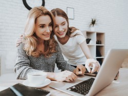 Przełomowe przepisy w kwestii bezpieczeństwa dzieci w Internecie. Chodzi o dostęp rodziców do ich kont...