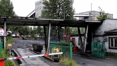 Ciała ofiar wypadku w kopalni Wujek na powierzchni