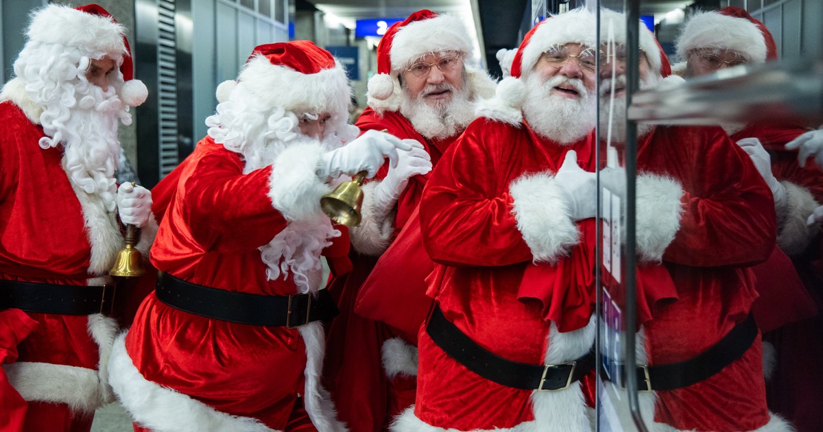 Kto naprawdę kryje się pod czapką Mikołaja? Aktorzy, muzycy… a nawet emerytowani policjanci