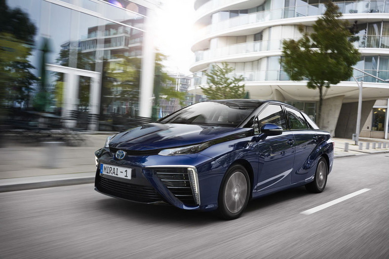 Toyota Mirai - zatankuj wodór i ruszaj w drogę.