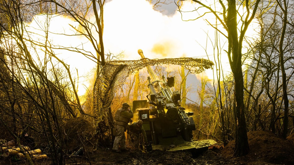 Ukrajinska vojska puca na neprijateljske položaje kod Pokrovska u Donjecku 11. januara