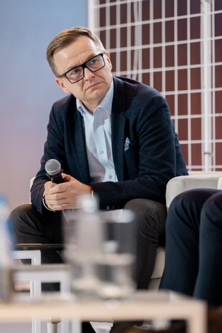 Karol Mazurek, Accenture