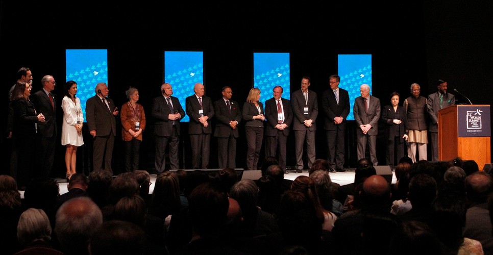 Uczestnicy spotkania laureatów Pokojowej Nagrody Nobla w Chicago