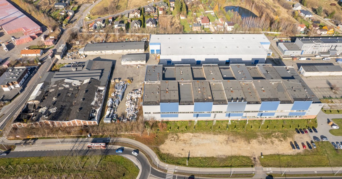 Upadek biznesu. Skarbówka sprzedaje przemysłowego giganta i obniża cenę na starcie