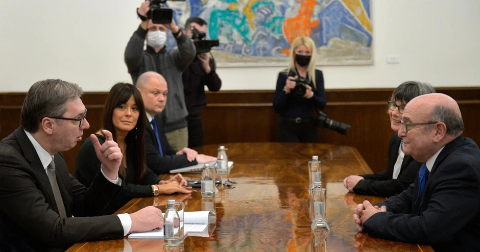 Aleksandar Vučić Stjuart Pič 