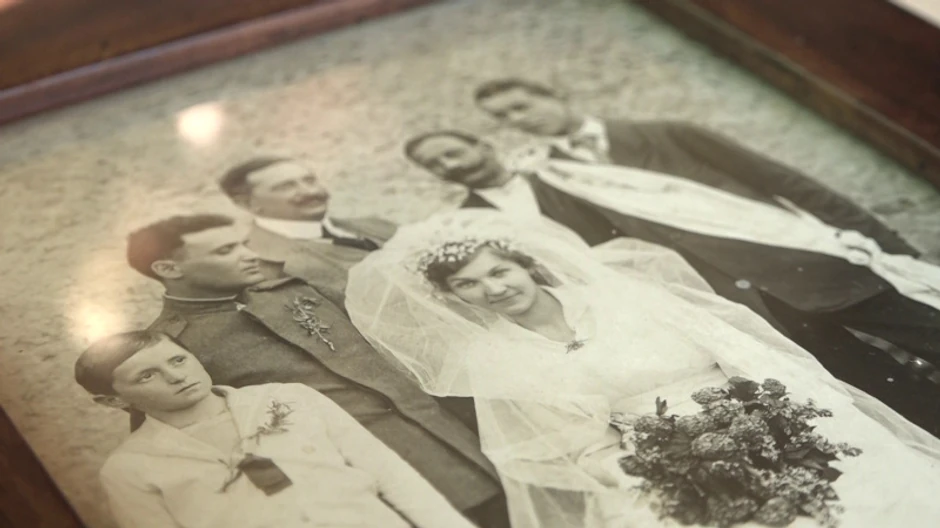 Slika sa venčanja, zajedno sa deverom i kumom