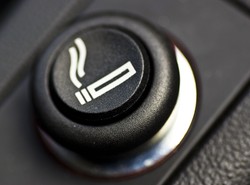 Wprowadzą zakaz palenia w samochodzie?