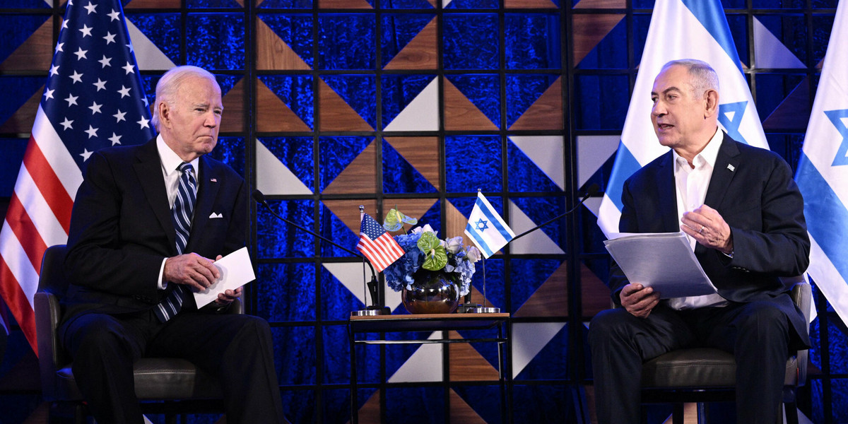 Prezydent USA Joe Biden i premier Izraela Benjamina Netanjahu podczas spotkania w Tel Awiwie 18 października 2023 r