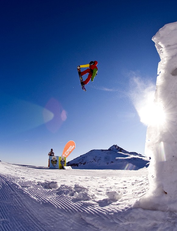 Burn in Snow, Tomek Wolak - frontside 5tail