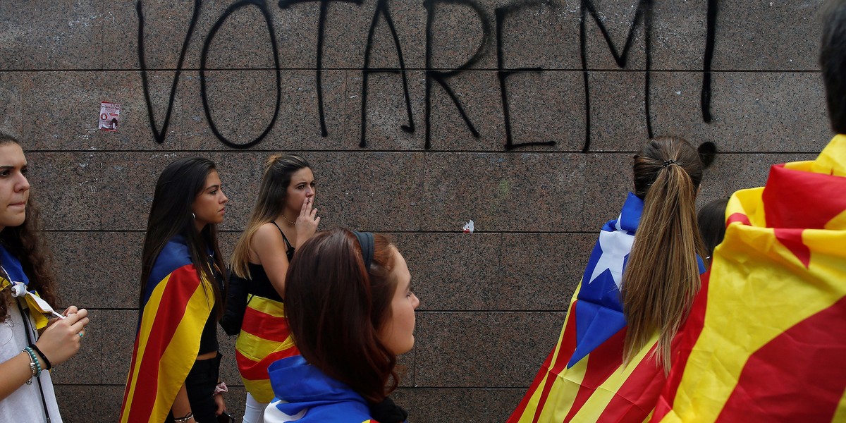 Spanish riot police disrupt Catalan independence vote with rubber bullets