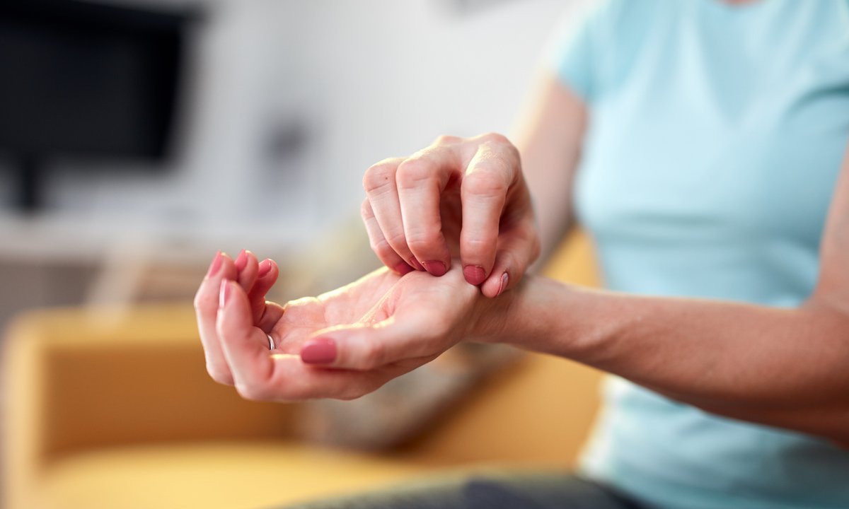 Złamała żebro po kichnięciu. Przypadek 35-latki zwraca uwagę na osteoporozę u młodych dorosłych