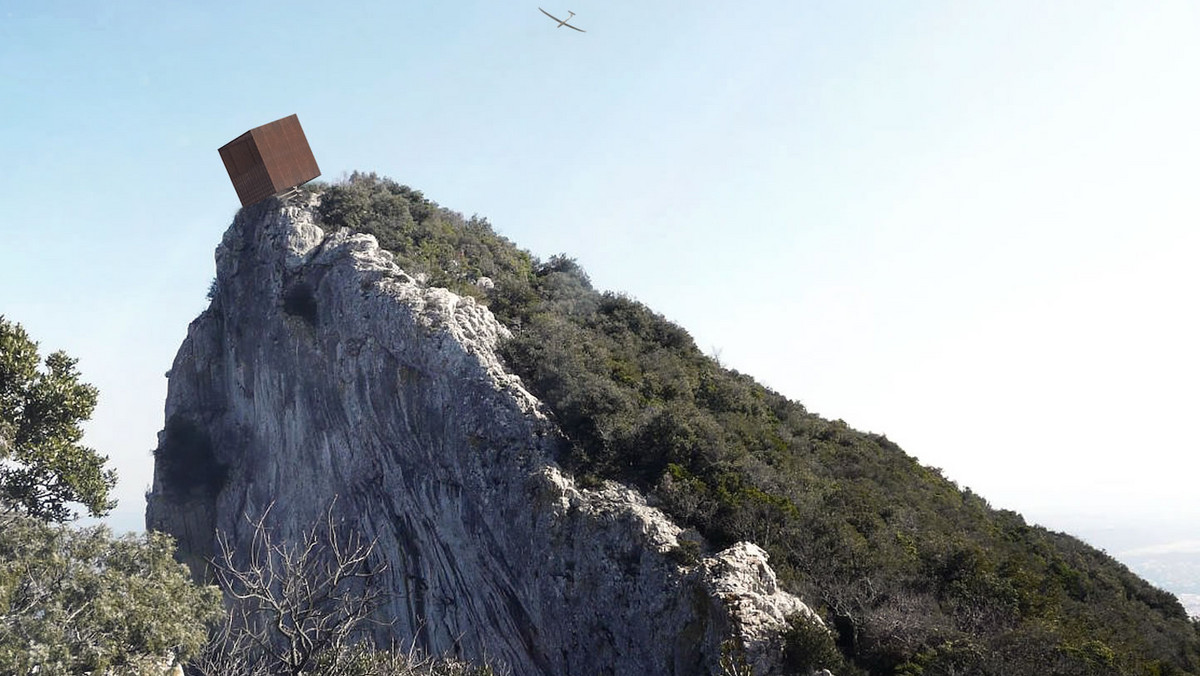 W południowej części Francji niedaleko Montpellier, na szczycie Pic Saint-Loup może pojawić się ciekawa konstrukcja. To projekt zrealizowany przez Christophera Benichou, który jest formą urodzinowego prezentu dla jego znajomego.