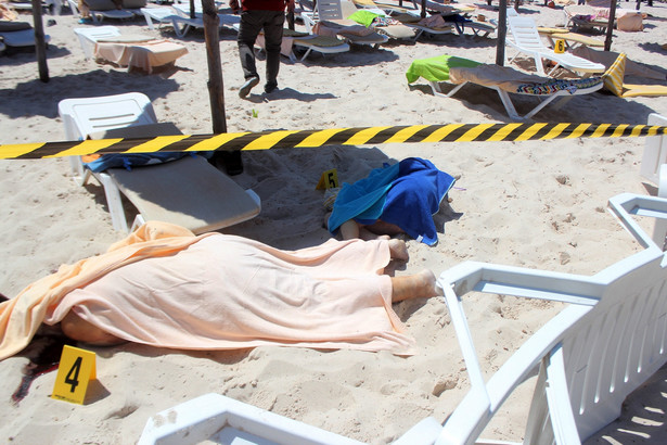 Zamach terrorystyczny w Tunezji. Napastnicy strzelali do turystów na plaży
