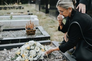 Zasiłek pogrzebowy 2026: komu przysługuje 7000 zł, a kto zostanie z niczym? [PEŁNA LISTA]