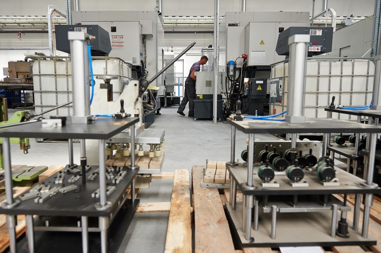 Na zdjęciu widać halę produkcyjną  Alteams Poland w Lęborku

<br><br> <br>fot. (aw/mr) PAP/Adam Warżawa