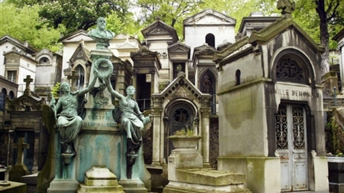 Na paryskich cmentarzach Pere Lachaise, Montmartre i Montmorency w tym roku odnowiono kilkanaście polskich zabytkowych nagrobków. Renowacja objęła m.in. groby malarki Olgi Boznańskiej i wodza powstania listopadowego gen. Macieja Rybińskiego.