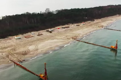 Tak Hel chroni się przed zanikiem plaży. Powstaje system specjalnych umocnień [WIDEO]