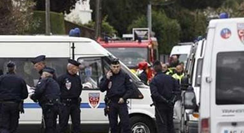 Armed robbers hold 10 hostage in Paris suburb store -media