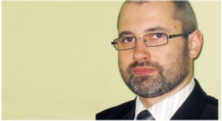 Jak jednostki samorządu terytorialnego powinny prawidłowo zabezpieczać umowy