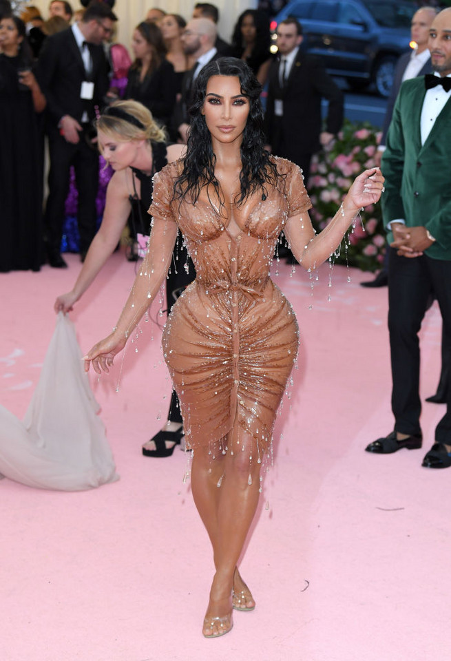 Kim Kardashian w "naked dress" w 2019 r.