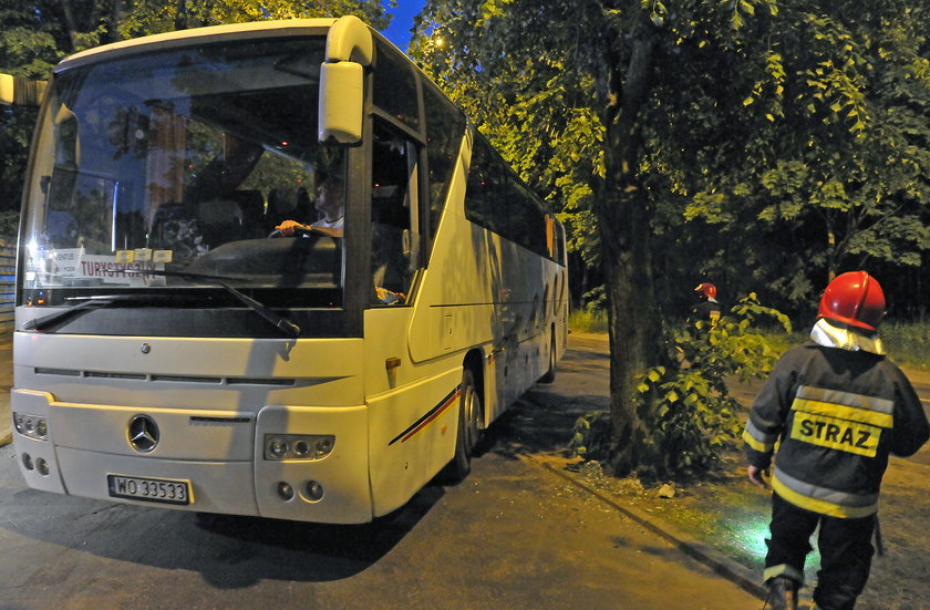 Autobus zaklinował się na ul. Haffnera 