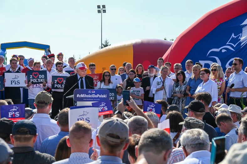 Prominentni posłowie PiS na pikniku rodzinnym w Woli Rzędzińskiej, 16.07.2023