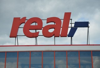 Auchan definitywnie przejmuje sieć Real. Za 1,1 mld euro