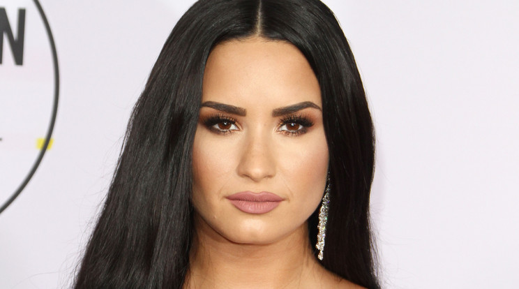Demi Lovato nem szégyelli, hogy narancsbőrös a feneke és a combja /Fotó: Northfoto
