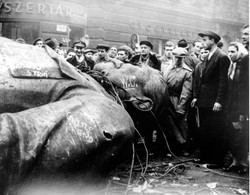 Tak wojska radzieckie krwawo stłumiły powstanie na Węgrzech. ZDJĘCIA