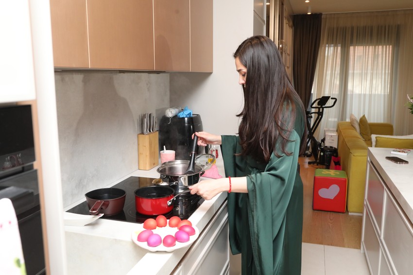 Sanja Vučić pokazala kako farba jaja