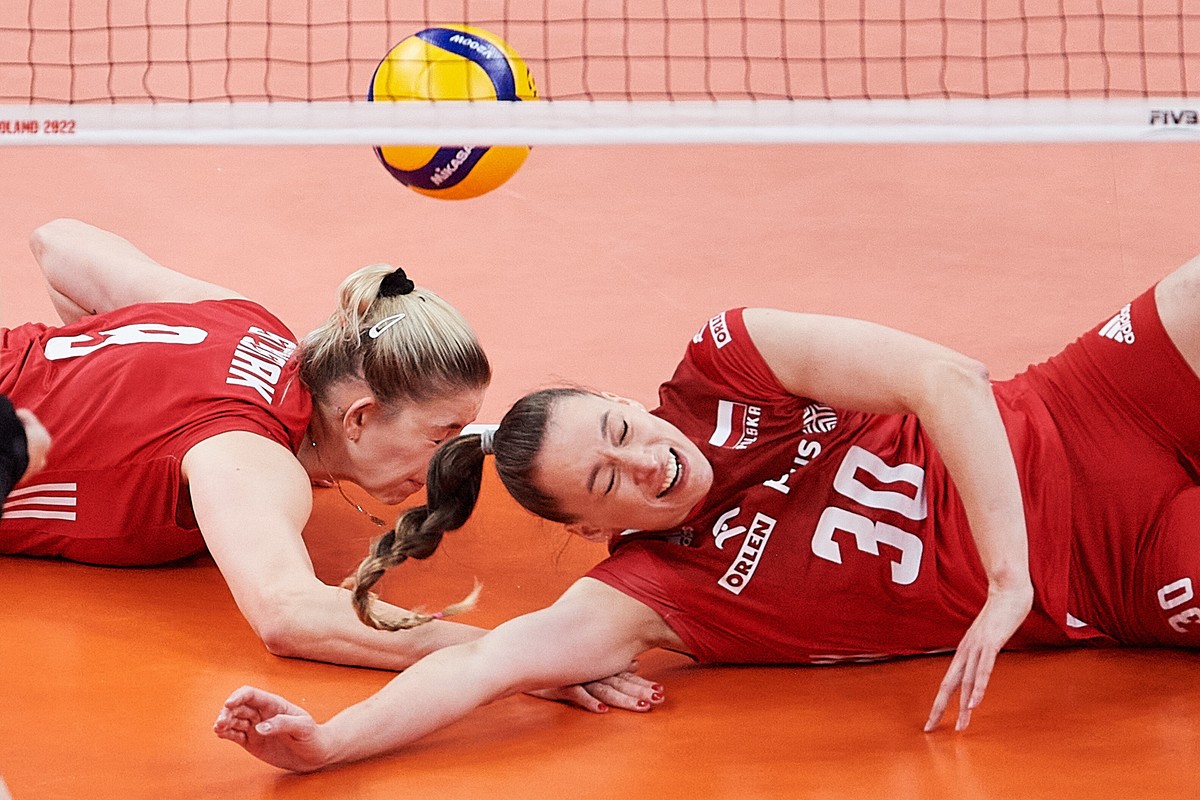 Siatkarki reprezentacji Polski Magdalena Stysiak (L) i Olivia Różański (P) podczas meczu grupy B mistrzostw świata z Koreą Płd.