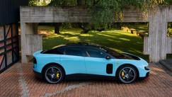 Ferari Luce 