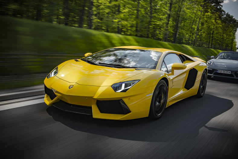 Lamborghini Aventador Coupe vs. Porsche 911 Tubo Cabrio