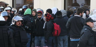 Niemieccy zadymiarze skarżą polską policję! Za...