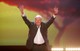 Karlheinz Böhm a „Gratulálunk, Karlheinz Böhm – Egy élet Afrikáért” című ünnepi tévéműsor felvételén, 2008 áprilisában, Münchenben. A műsorban barátai, művészek és támogatottak köszöntötték, ő pedig emelt kézzel köszönte meg az elismerést.