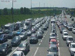 Gigantyczne korki na autostradzie A1. Samochody jadą za darmo