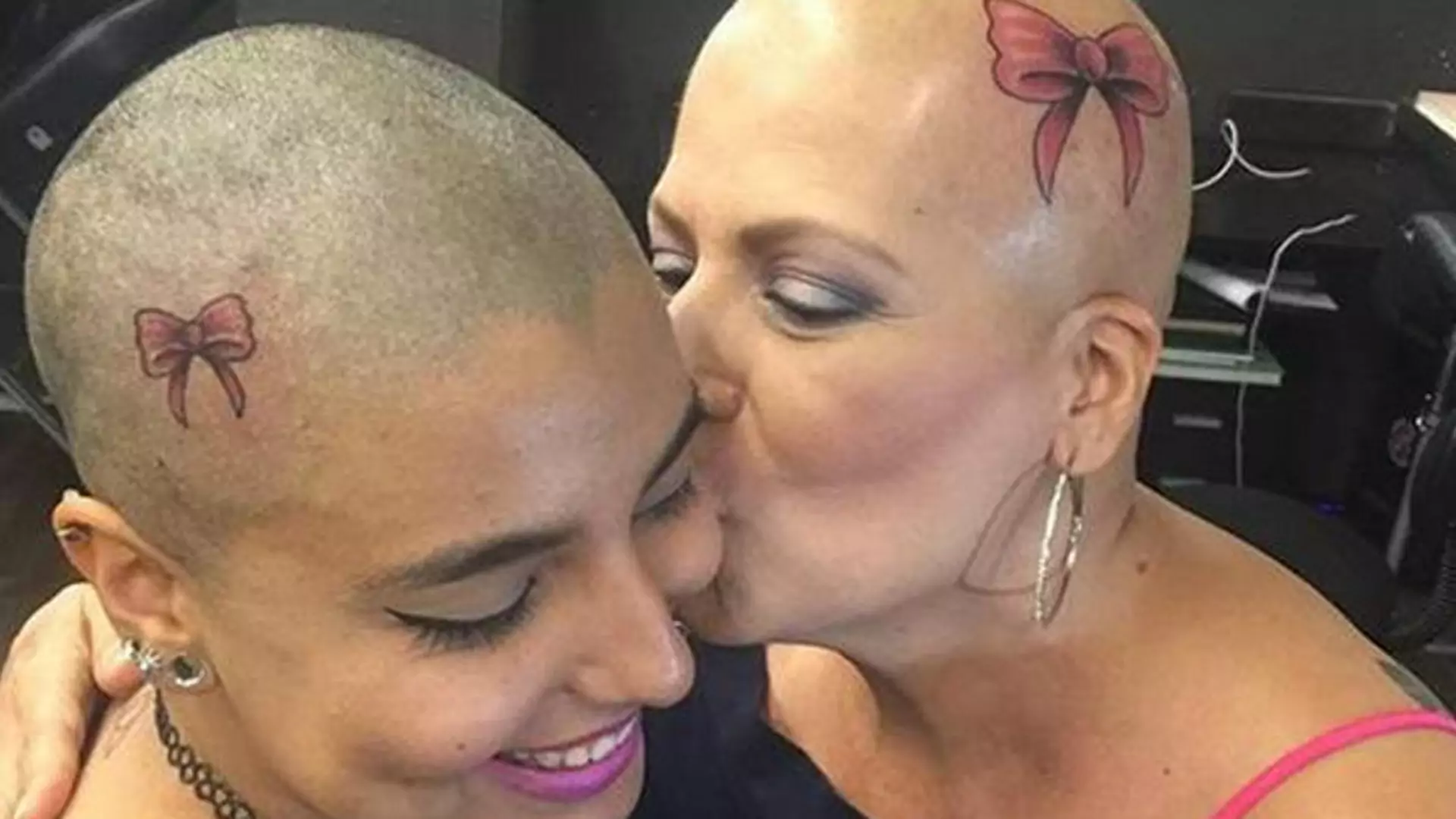 Chora na raka mama i córka zrobiły sobie tatuaże, których mają nadzieję więcej nie zobaczyć