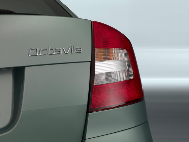 Z tyłu nowe klosze lamp