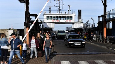 Filutkiem przez Świnę. Tak żyje się w mieście, którego tempo wyznacza prom