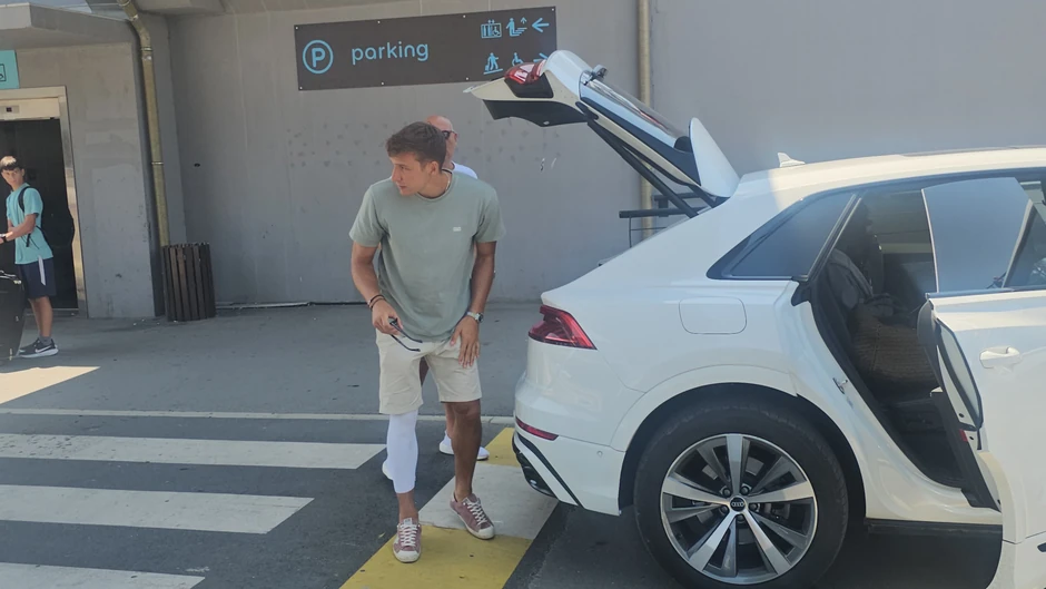 Bogdan Bogdanović sa nepoznatom devojkom