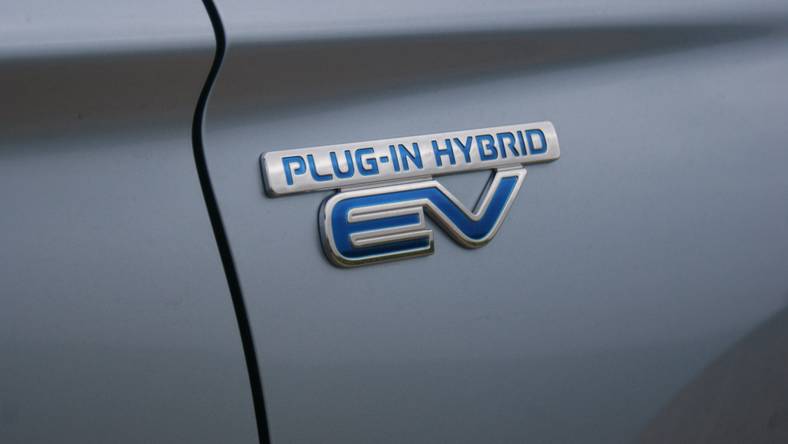 Mitsubishi Outlander PHEV - samochód hybrydowy