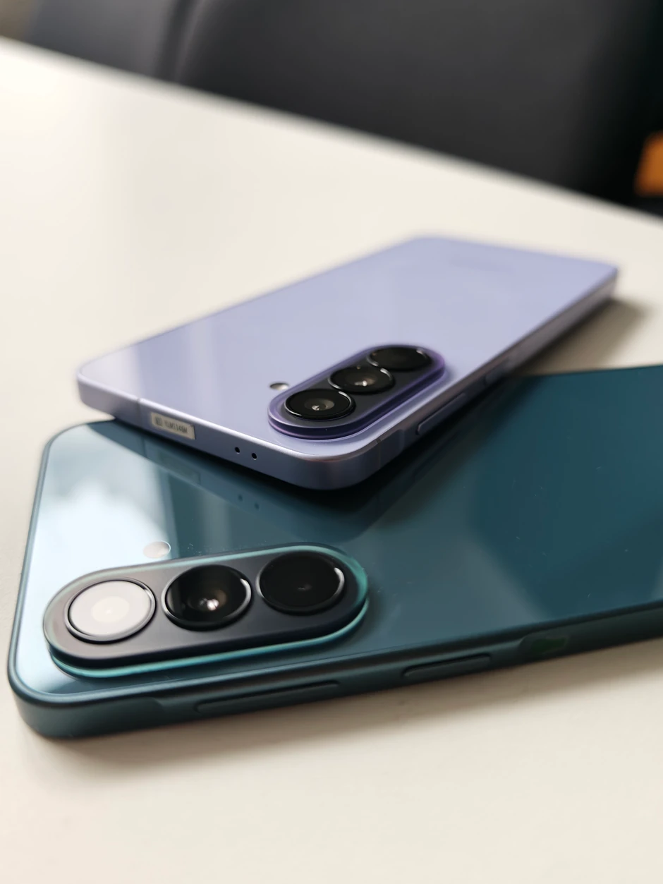 Galaxy A37 i Galaxy A57