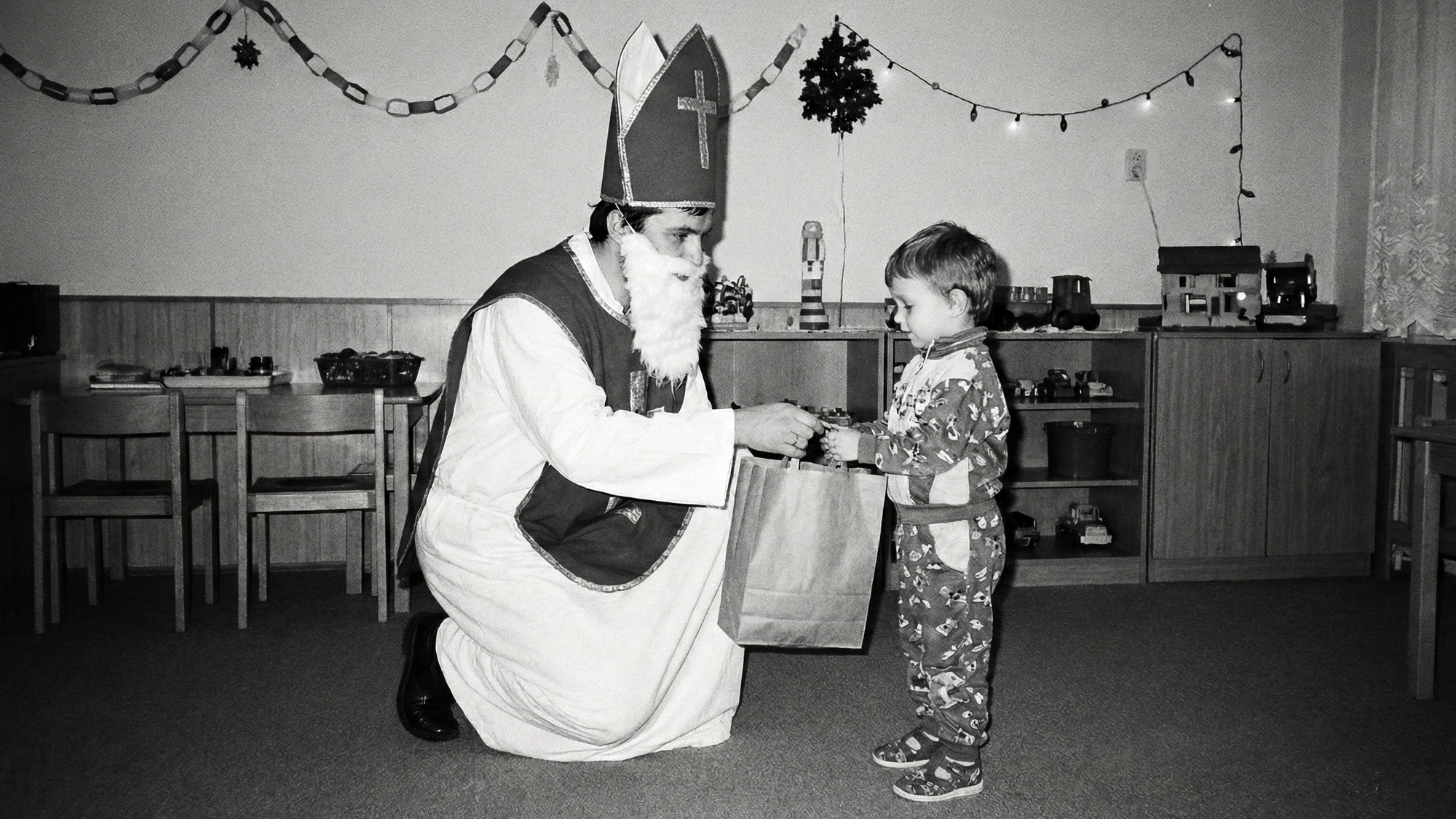 Zaspomínajte si s nami na Mikulášske maškrty nášho detstva.