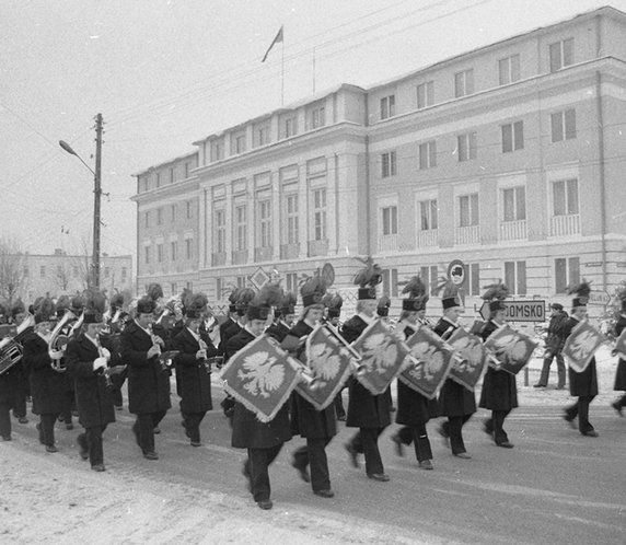 Orkiestra górnicza KWB Bełchatów podczas obchodów barbórkowych w latach 70./Fot. Archiwum KWB Bełchatów 