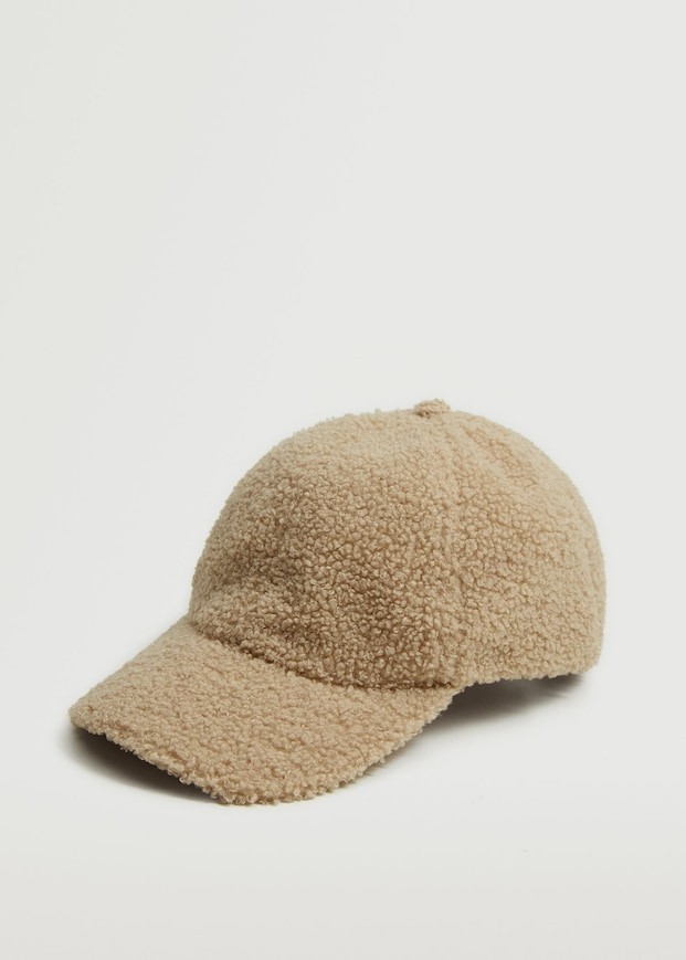 Casquette peluche pour se réchauffer, Mango, environ CHF 26. 