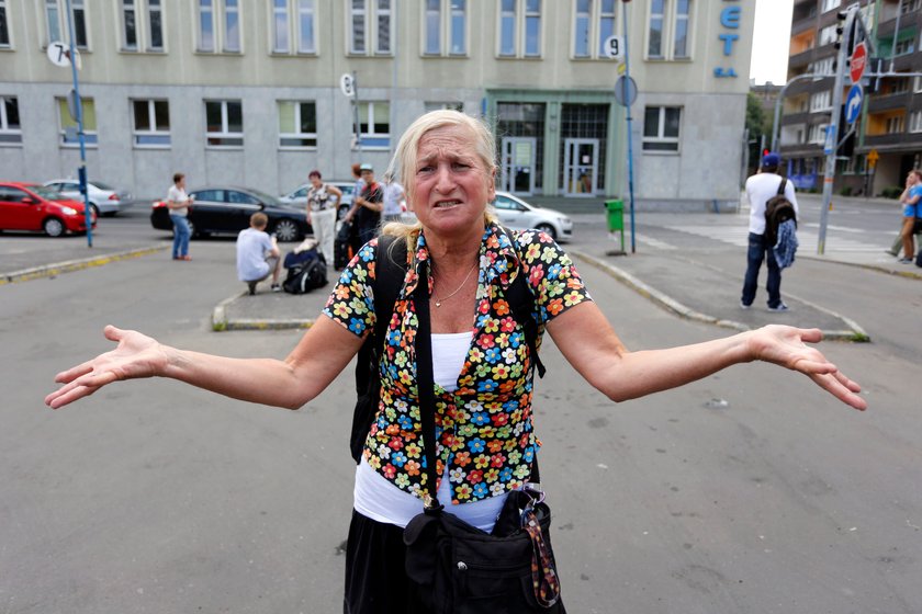 Jolanta Stefanek na dworcu autobusowym w Katowicach