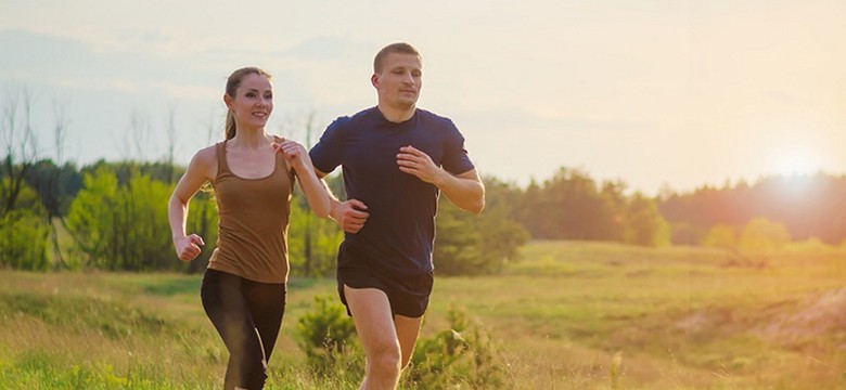 Latem najlepiej trenować rano! Zobacz, co dzięki temu zyskasz