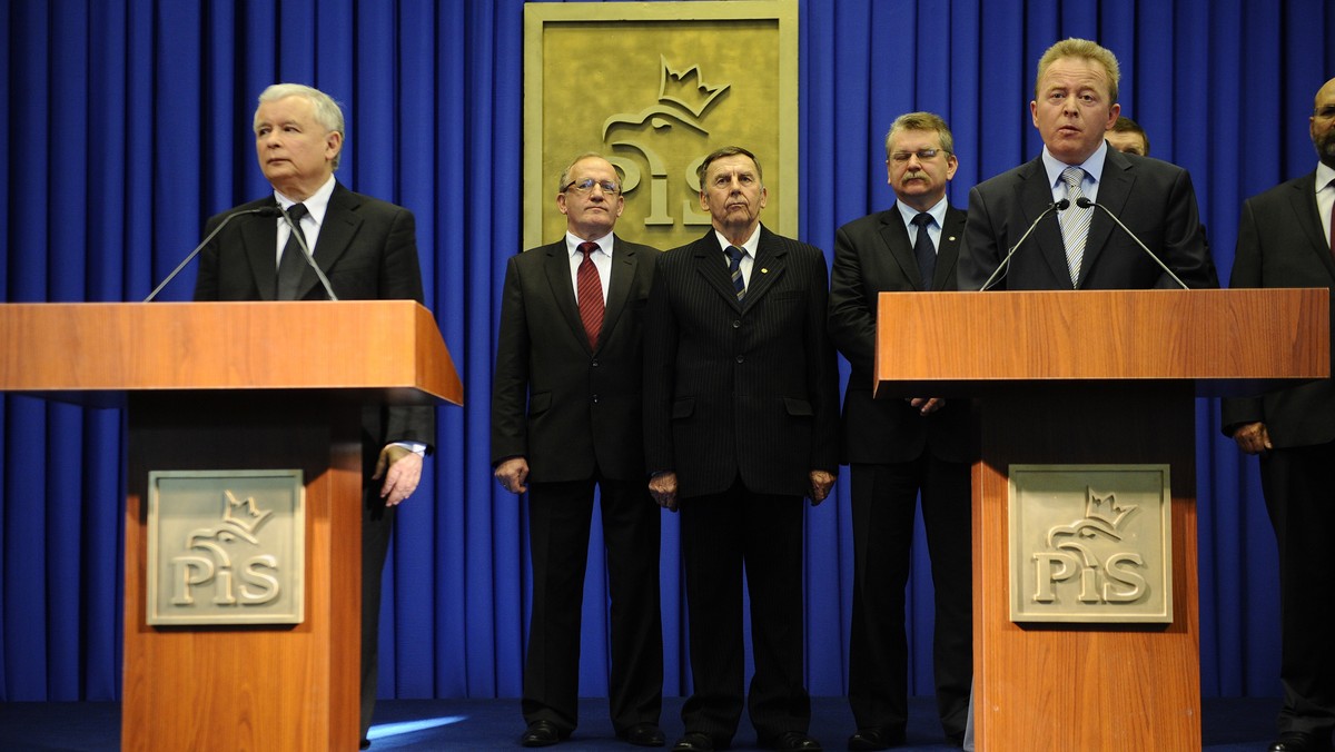 Eurodeputowany Janusz Wojciechowski oraz m.in. byli europosłowie Bogdan Pęk i Zbigniew Kuźmiuk wstąpili formalnie do Prawa i Sprawiedliwości. Prezes PiS Jarosław Kaczyński przekonywał, że jest to wzmocnienie PiS.