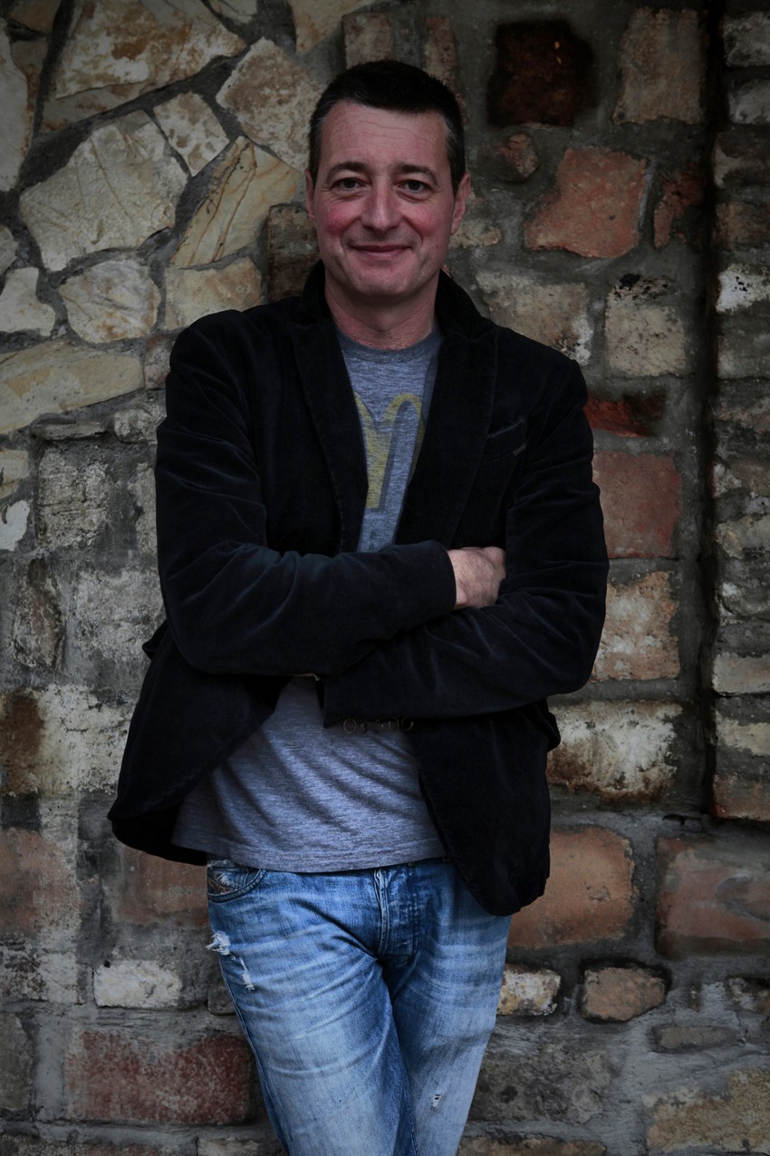 Pravi adaptaciju romana „Bodljikavo prase“